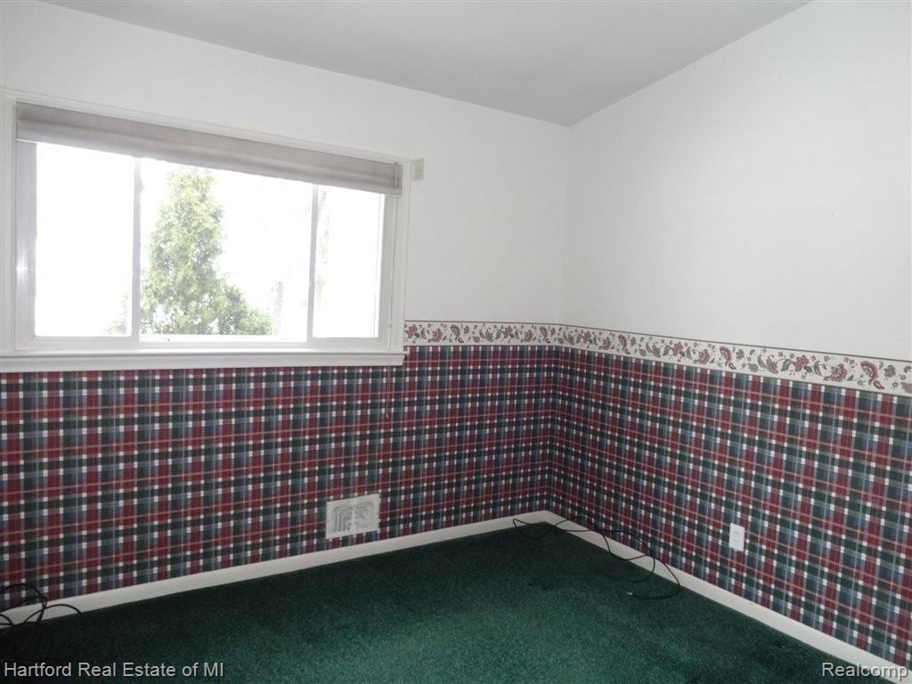 32125 Marblehead Road Farmington, MI 48336 - Photo 8 of 13 DSC00360.JPG