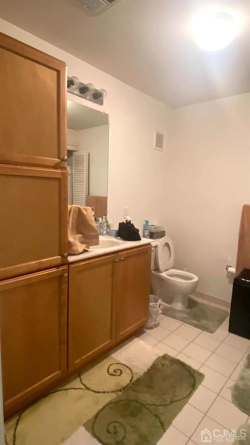 47 Liddle Avenue Edison, NJ 08837 - Photo 12 of 16 a living room with toilet