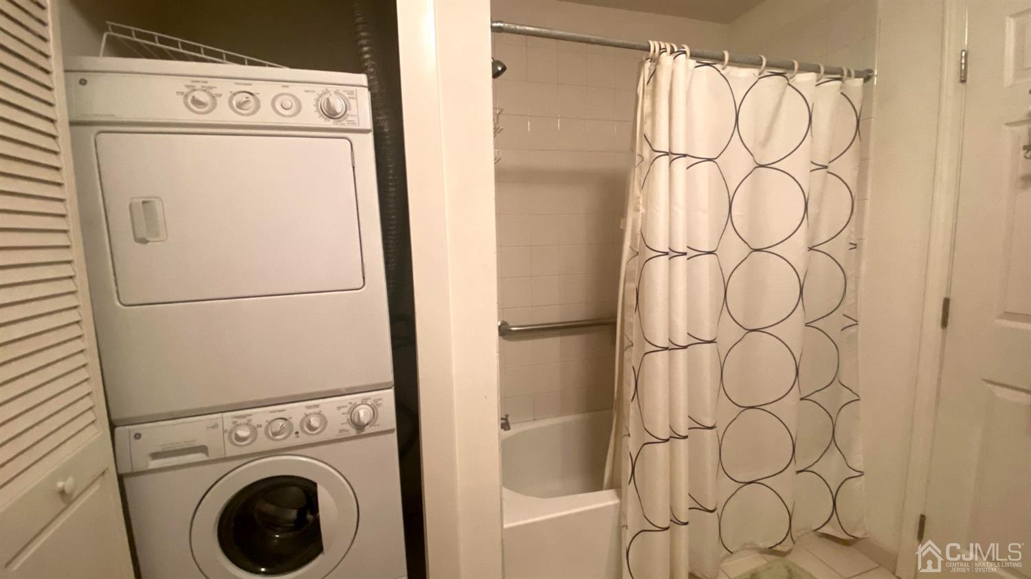 47 Liddle Avenue Edison, NJ 08837 - Photo 14 of 16 a utility room with dryer and washer