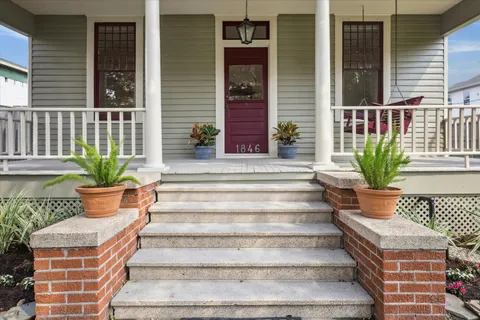 a view of building with entryway