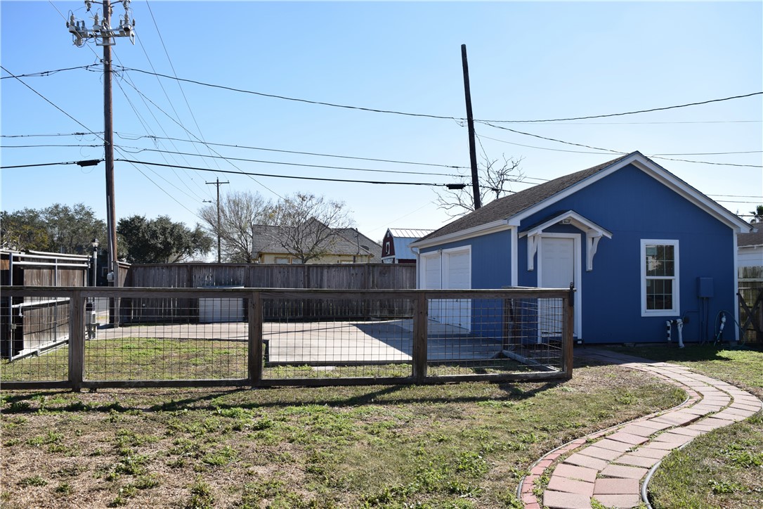 701 Naples Street Corpus Christi, TX 78404 - Photo 27 of 30 Parking and room attached to garage