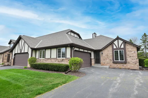 $409,900 | 770 Oakwood Lane, Unit D, Brookfield, WI 53045
