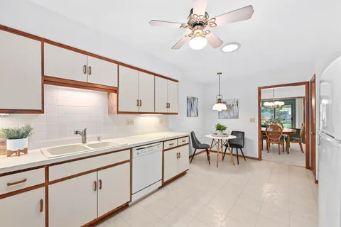 $409,900 | 770 Oakwood Lane, Unit D, Brookfield, WI 53045