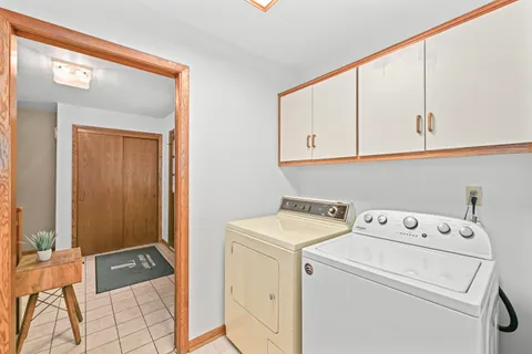 $409,900 | 770 Oakwood Lane, Unit D, Brookfield, WI 53045