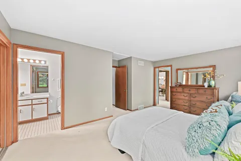 $409,900 | 770 Oakwood Lane, Unit D, Brookfield, WI 53045