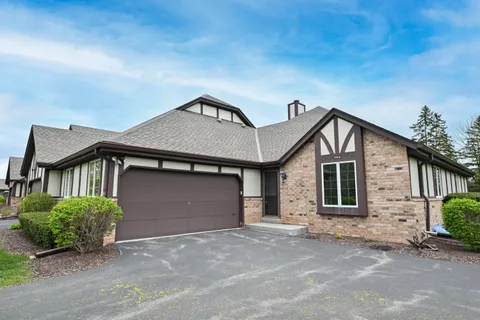 $409,900 | 770 Oakwood Lane, Unit D, Brookfield, WI 53045