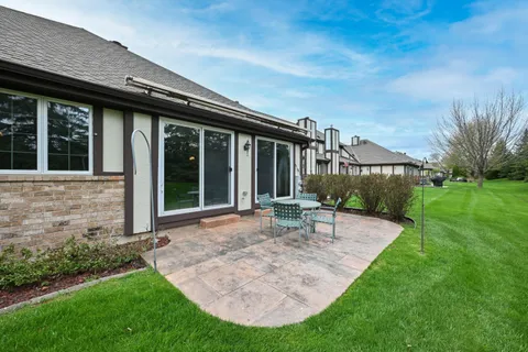 $409,900 | 770 Oakwood Lane, Unit D, Brookfield, WI 53045