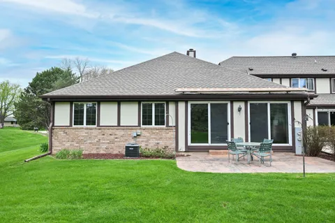 $409,900 | 770 Oakwood Lane, Unit D, Brookfield, WI 53045