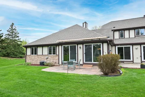 $409,900 | 770 Oakwood Lane, Unit D, Brookfield, WI 53045