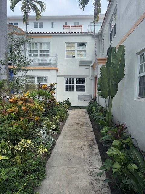 439 15th Street, Unit 9 Miami Beach, FL 33139 - Photo 9 of 11 a front view of a house with a yard and fountain in middle of house