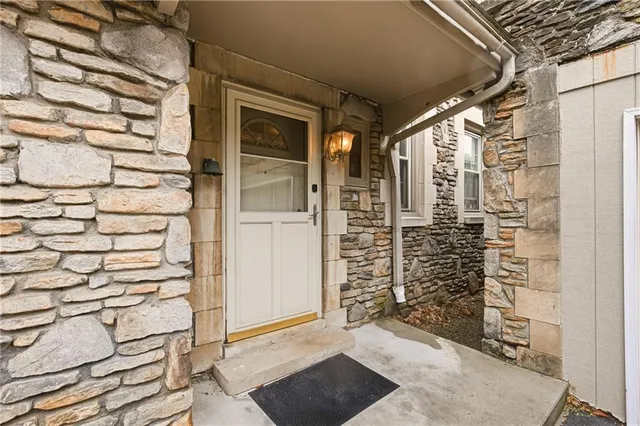 a house with swimming pool in front of it