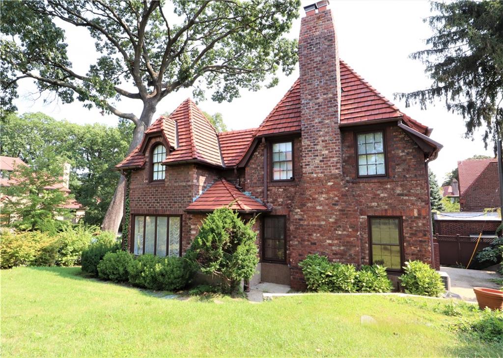 24 Wendover Road Queens, NY 11375 - Photo 31 of 34 a front view of a house with garden