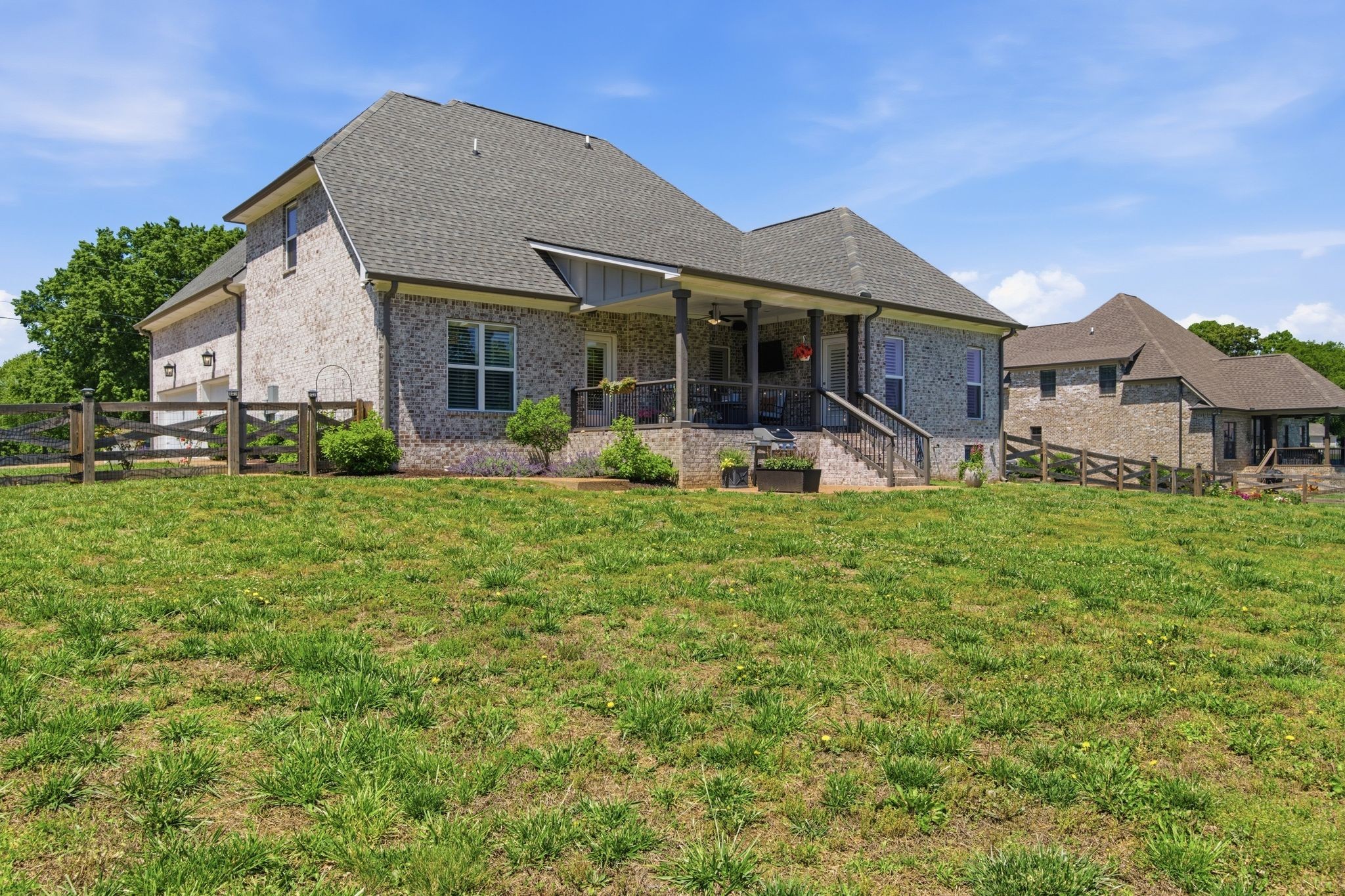17845 Highway 76 East Springfield, TN 37172 - Photo 46 of 55 a front view of a house with garden