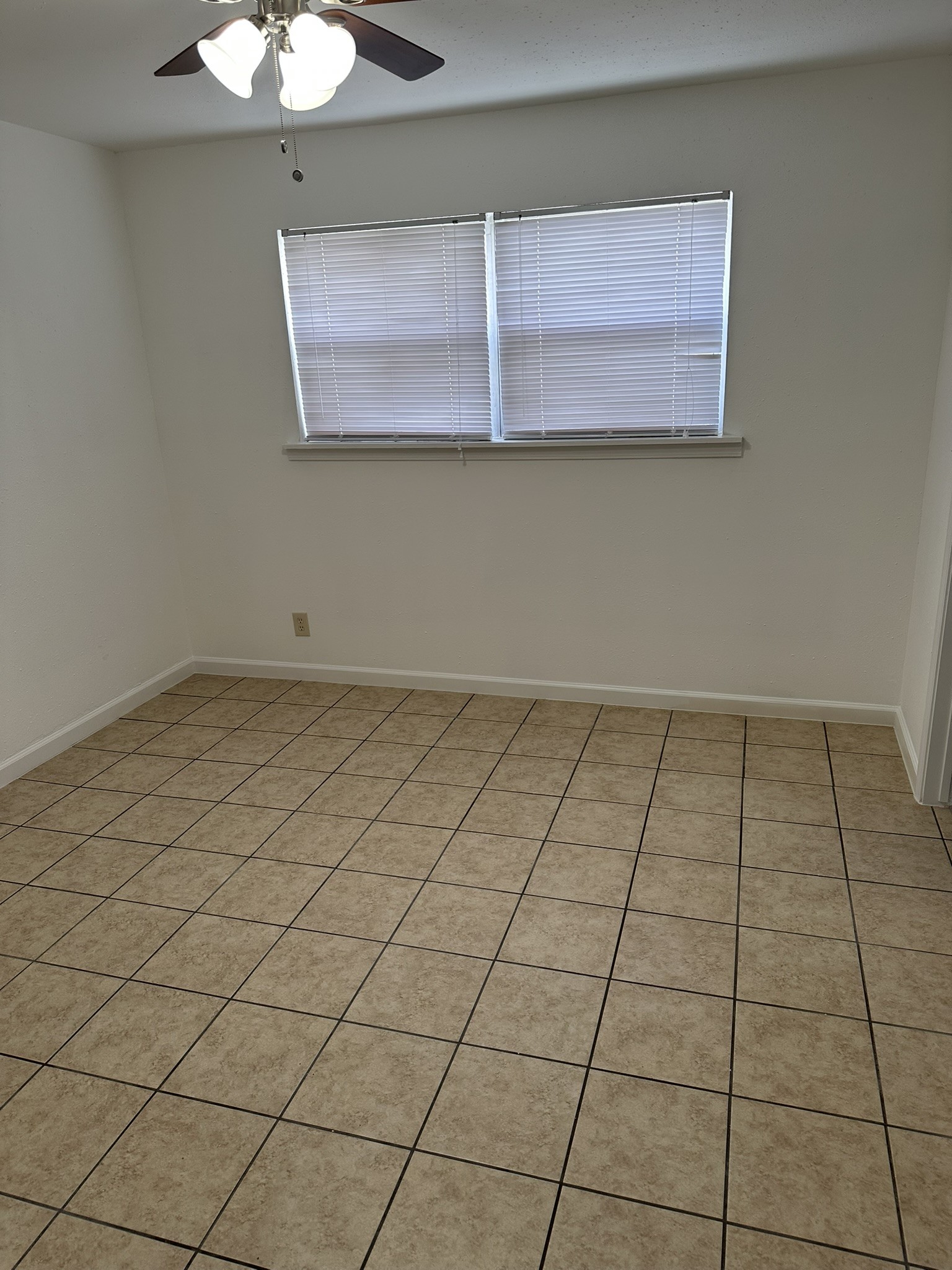 301 Avondale Street, Unit 4 Houston, TX 77006 - Photo 11 of 15 a view of an empty room