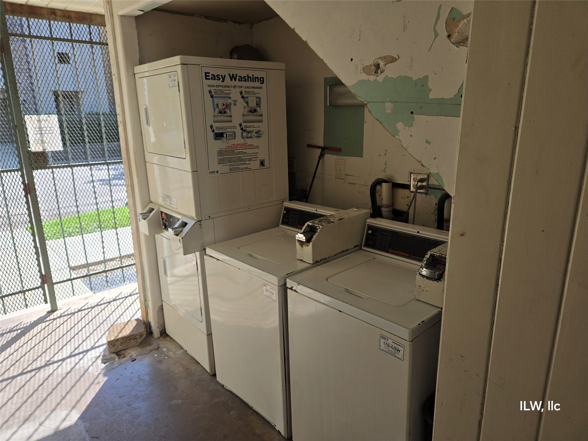 301 Avondale Street, Unit 4 Houston, TX 77006 - Photo 8 of 15 a view of storage and utility room