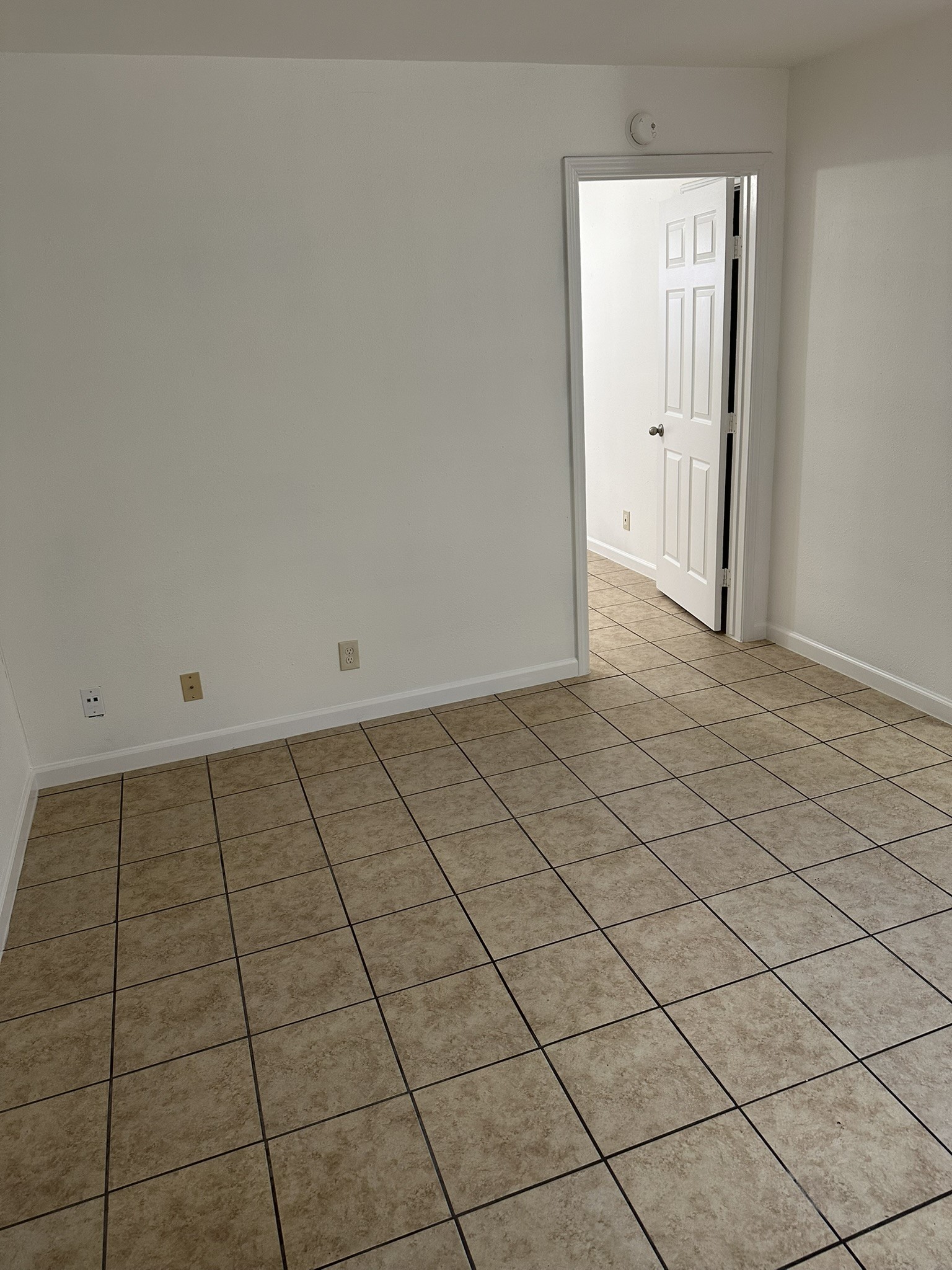301 Avondale Street, Unit 4 Houston, TX 77006 - Photo 10 of 15 a view of an empty room