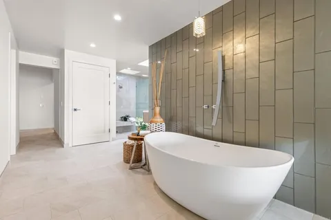 $3,300,000 | 375 West I Street, Encinitas, CA 92024