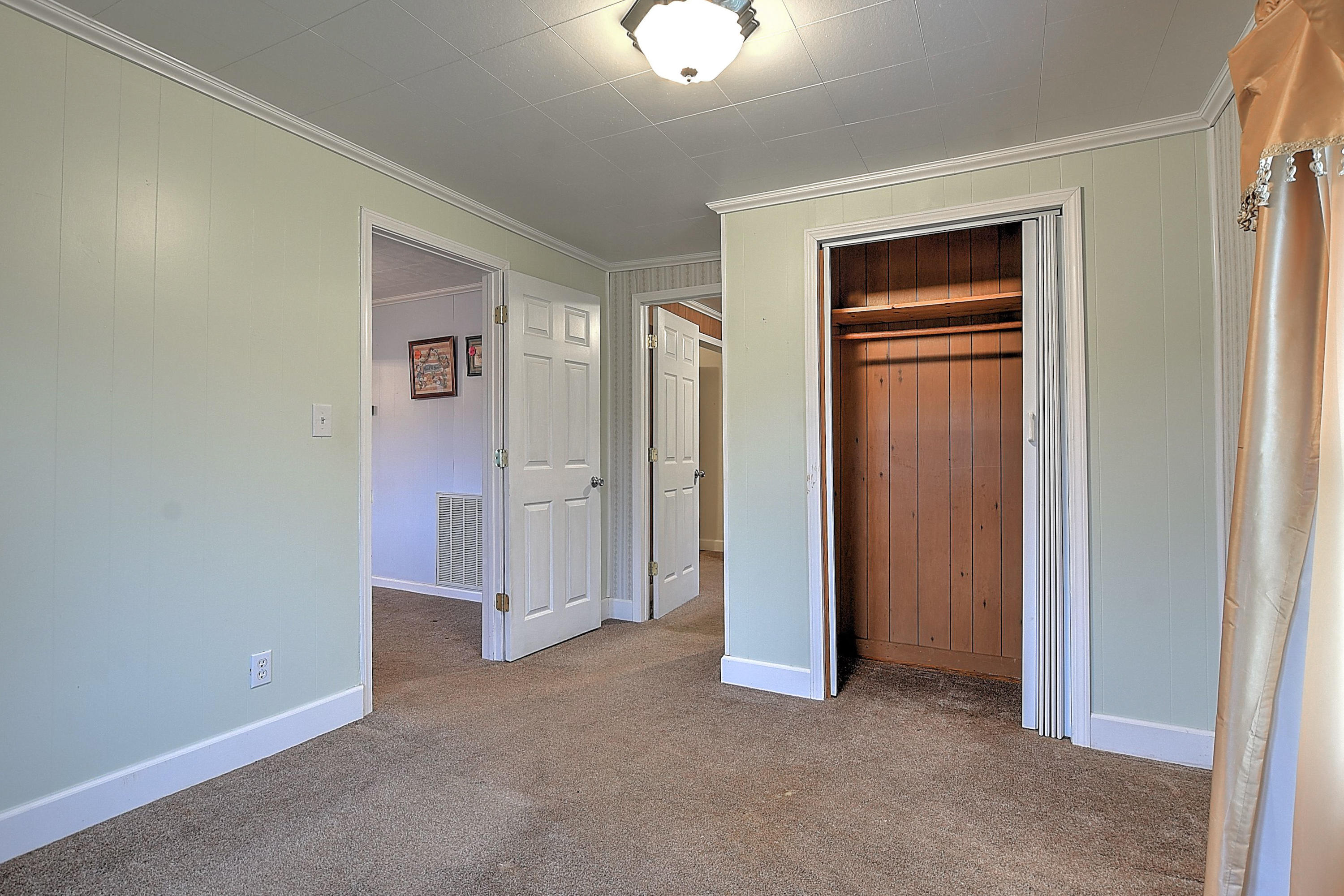 1414 West Vann Road Greeneville, TN 37743 - Photo 22 of 38 1414 W Vann-25