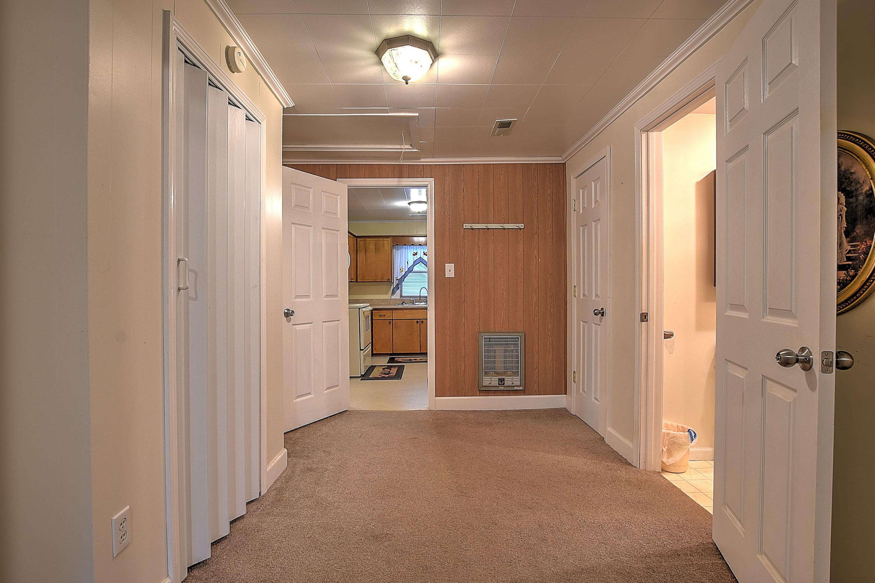 1414 West Vann Road Greeneville, TN 37743 - Photo 29 of 38 1414 W Vann-32
