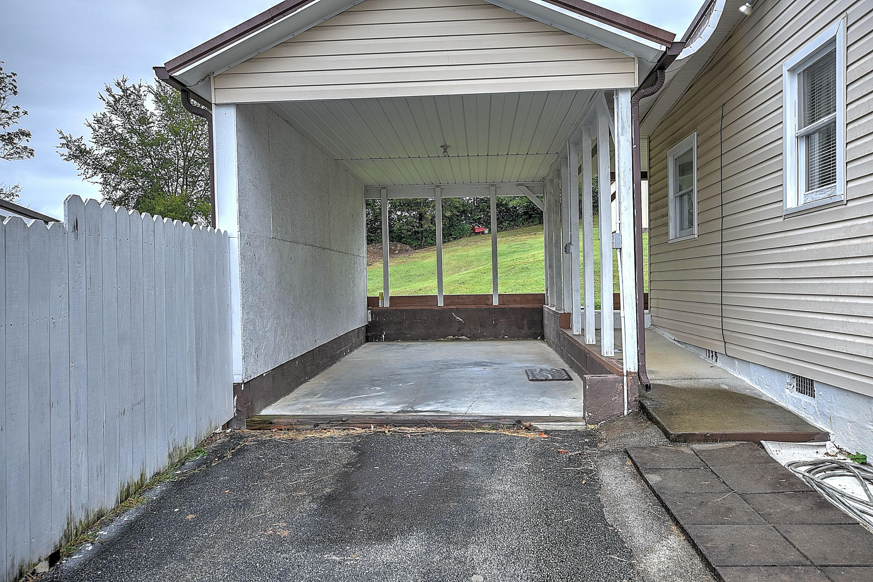 1414 West Vann Road Greeneville, TN 37743 - Photo 4 of 38 1414 W Vann-7