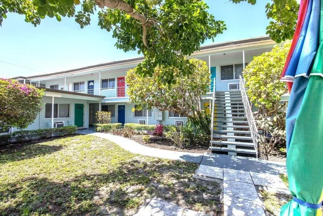 $1,630 | 101 South Palmway, Unit 11, Lake Worth Beach, FL 33460