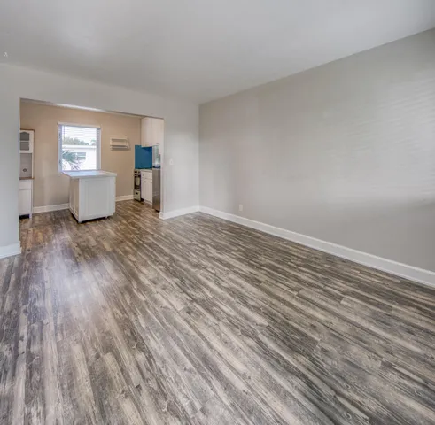 $1,590 | 101 South Palmway, Unit 11, Lake Worth Beach, FL 33460