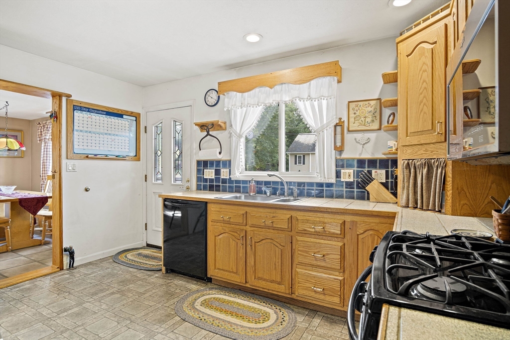 21 Kelsey Road Natick, MA 01760 - Photo 7 of 34 a spacious bathroom with a sink a mirror and a bathtub