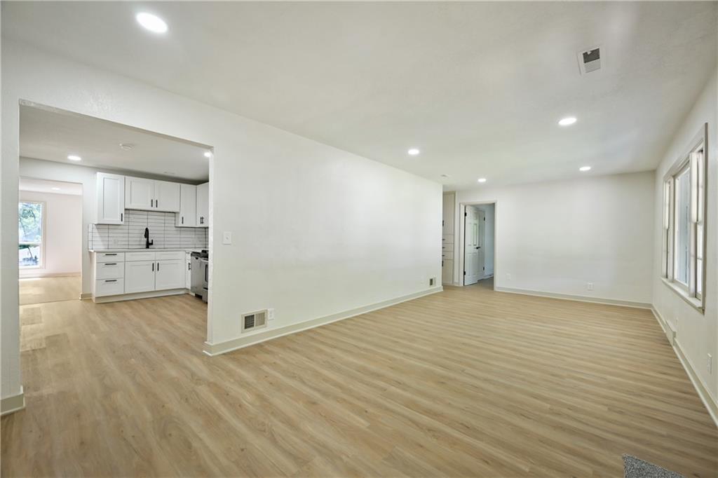 5627 Spring Avenue Kansas City, KS 66104 - Photo 3 of 31