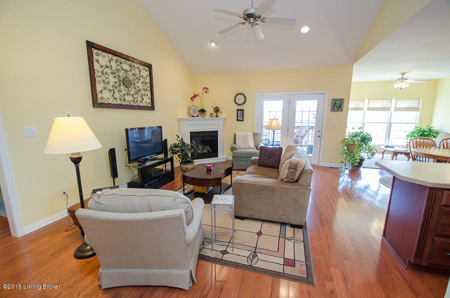 905 Ridge Point Drive Louisville, KY 40299 - Photo 4 of 46 Vaulted Great Room