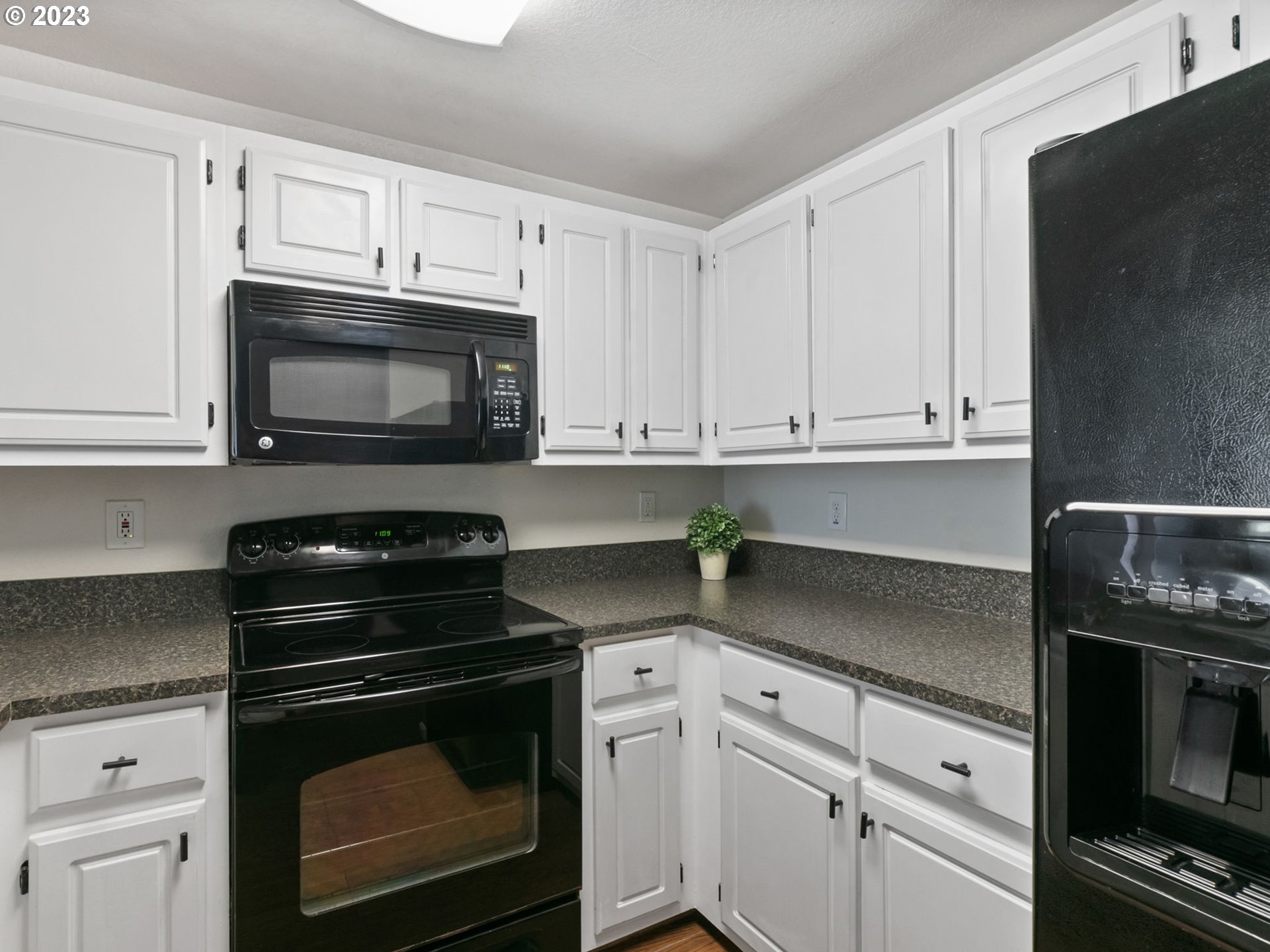 17548 Northwest Springville Road, Unit F5 Portland, OR 97229 - Photo 7 of 27 Gallery Image 7