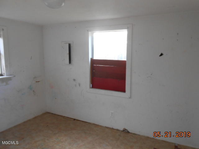 5305 Wildwood Road Moss Point, MS 39562 - Photo 8 of 11 DSCN4959