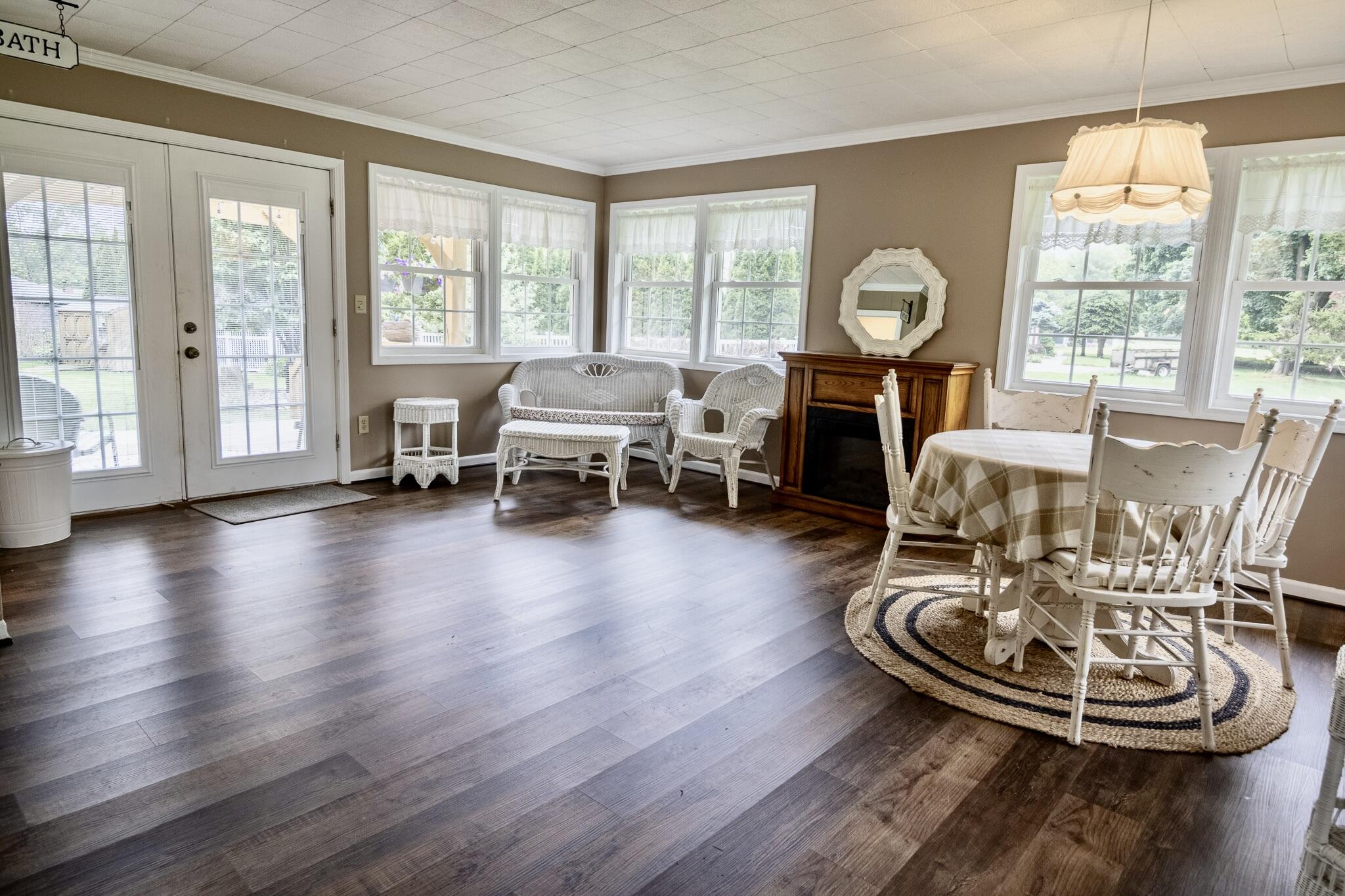 3129 Happy Valley Road Jackson, MI 49203 - Photo 14 of 50 3SeasonRoom2