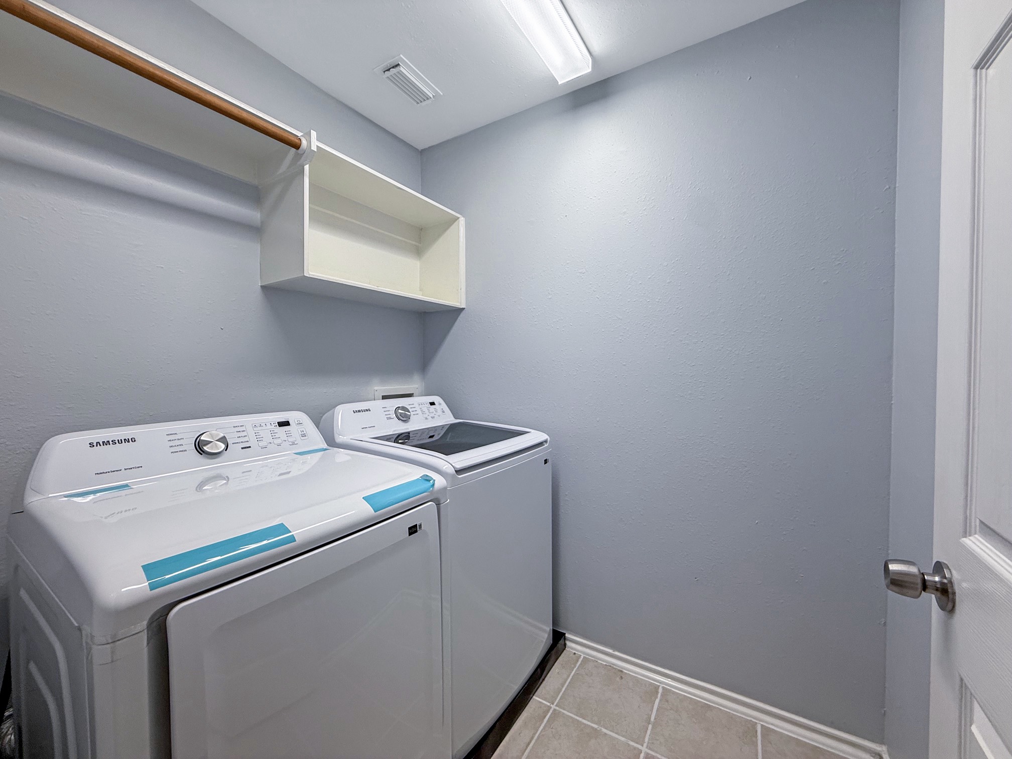 3 Peach Ridge Place The Woodlands, TX 77382 - Photo 12 of 22 a utility room with dryer and washer