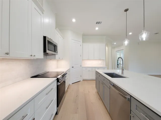 $450,000 | 10308 Lakewood Drive, Conroe, TX 77385