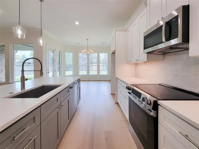 $450,000 | 10308 Lakewood Drive, Conroe, TX 77385