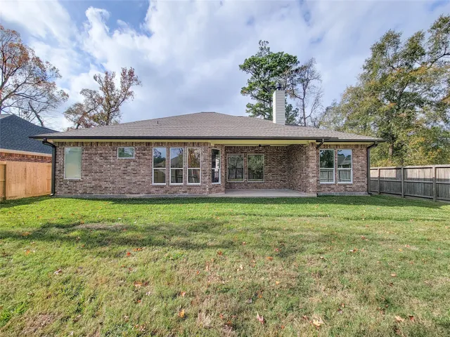 $450,000 | 10308 Lakewood Drive, Conroe, TX 77385