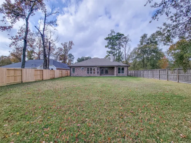 $450,000 | 10308 Lakewood Drive, Conroe, TX 77385