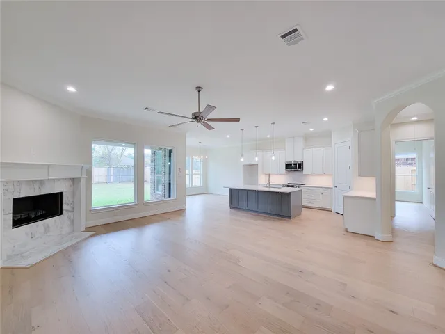 $450,000 | 10308 Lakewood Drive, Conroe, TX 77385