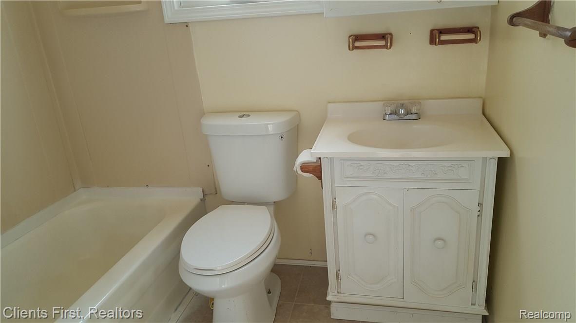 29709 Ecorse Road Romulus, MI 48174 - Photo 11 of 12 Ecorse123 009.jpg