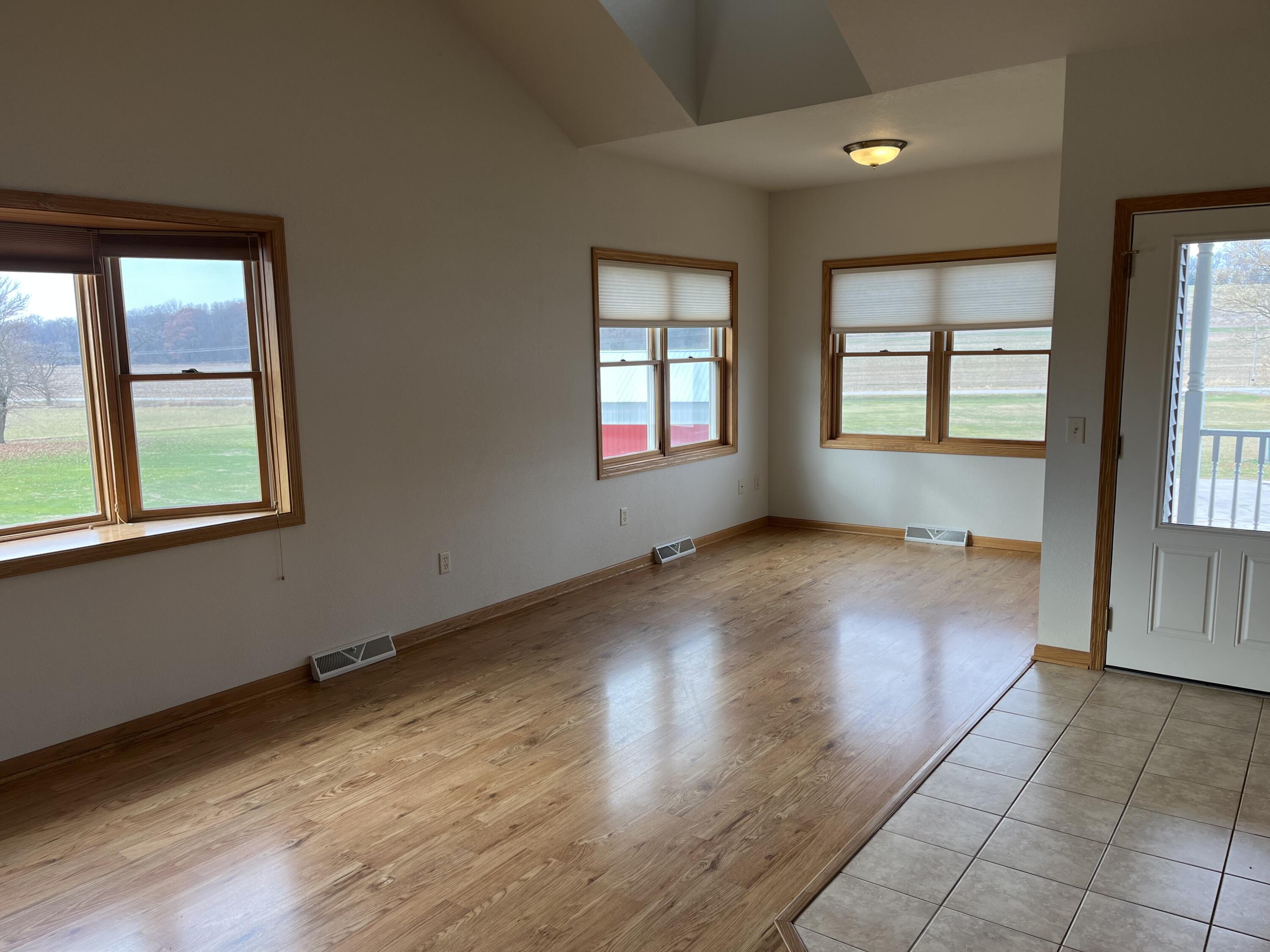 N3530 County Rd G Fort Atkinson, WI 53538 - Photo 5 of 19 IMG_2272