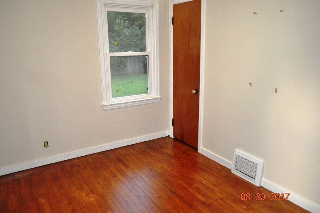 402 West Sugnet Road Midland, MI 48640 - Photo 9 of 24 1840281-8.JPG