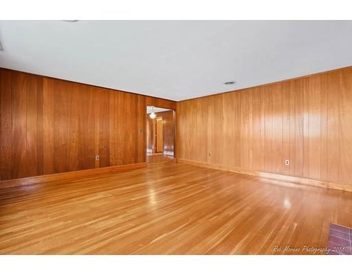 307 Howe Street Methuen, MA 01844 - Photo 12 of 27 Gallery Image 12