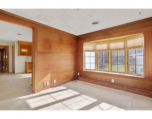 307 Howe Street Methuen, MA 01844 - Photo 5 of 27 Gallery Image 5