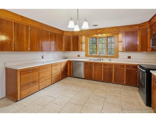 307 Howe Street Methuen, MA 01844 - Photo 7 of 27 Gallery Image 7