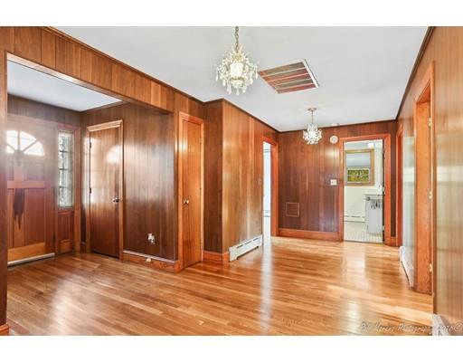 307 Howe Street Methuen, MA 01844 - Photo 8 of 27 Gallery Image 8
