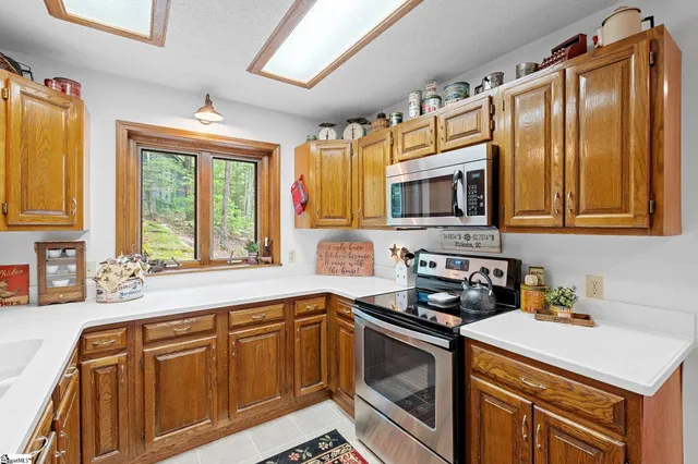 $374,000 | 101 Broken Bow Run, Pickens, SC 29671