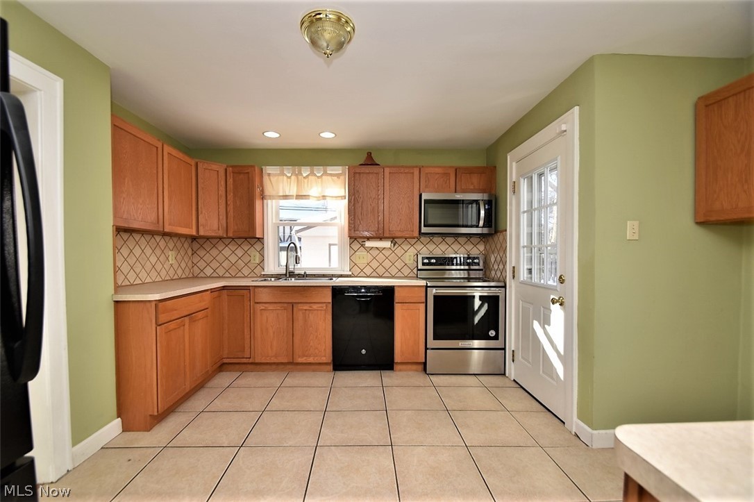 3148 Albion Road Cleveland, OH 44120 - Photo 11 of 32 Kitchen