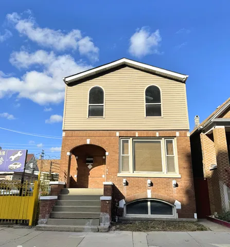 $3,400 | 1814 West Pershing Road, Chicago, IL 60609