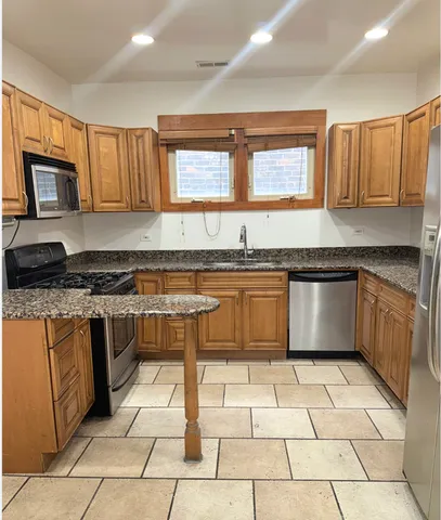 $3,400 | 1814 West Pershing Road, Chicago, IL 60609