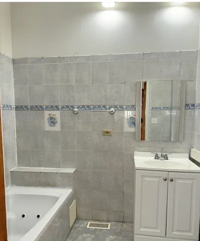 $3,400 | 1814 West Pershing Road, Chicago, IL 60609